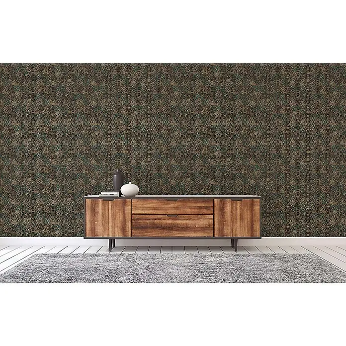 Tadessi Vliestapete M1-No.360 - Grün, Fliesenoptik, 10,05 x 0,53 m - Dunkelbraune Tapete mit komplexen türkisen und goldenen Mustern, die eine Wand über einem Sideboard schmückt.