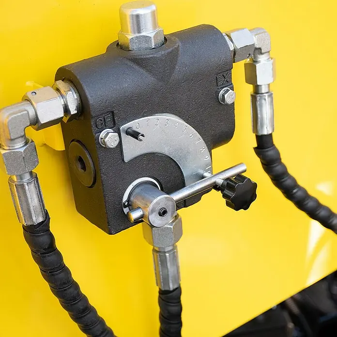 Bamato Benzin-Häcksler HACK-150PRO mit Einzugswalze - Max. Aststärke: 150 mm, 18 kW, Hubraum: 688 cm³