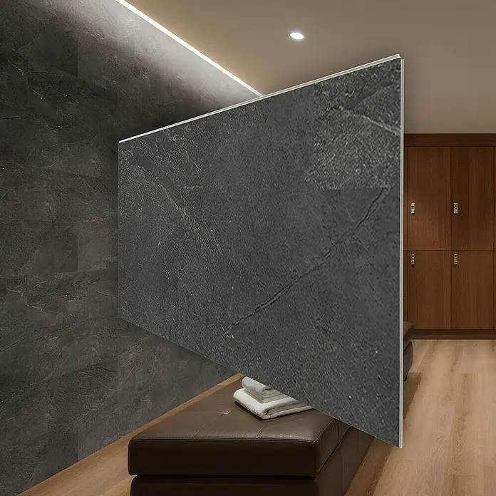 Revêt Wandpaneel SPC Wall - 600 x 300 mm, Schiefer - Bild einer grauen Wandpaneele mit Struktur, die einen modernen Akzent setzt. Ideal für stilvolle Innenräume mit schlichtem Design.