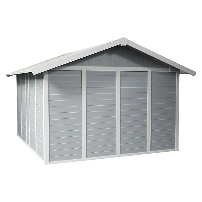 Grosfillex Caseta para jardín Deco - Medidas ext. (An x Pr): 315 x 357 cm, Plástico, Blanco/Gris claro, 11 m² - La imagen muestra un cobertizo gris con molduras y techo blancos. El cobertizo tiene revestimiento horizontal de madera.