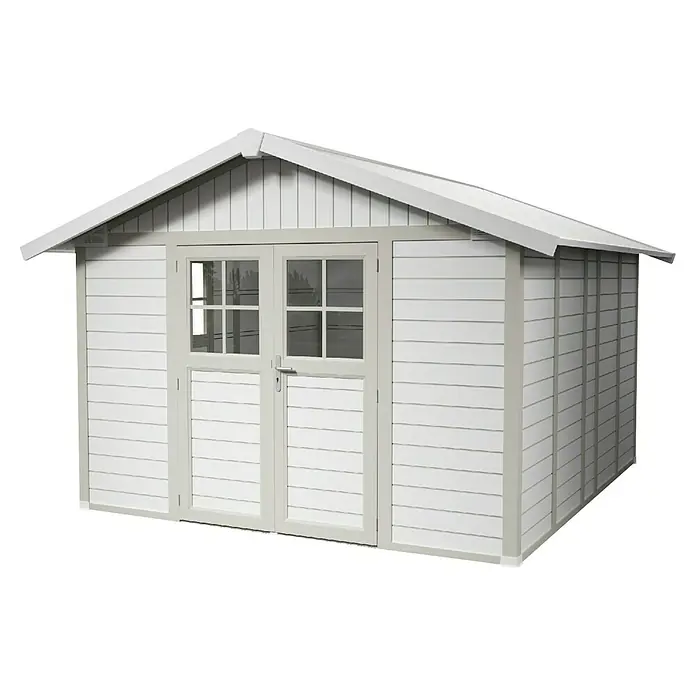Grosfillex Caseta para jardín Deco - Medidas ext. (An x Pr): 315 x 357 cm, Plástico, Blanco/Gris verdoso, 11 m² - Esta toma presenta un cobertizo de jardín blanco y elegante con detalles en gris, con puertas dobles con ventanas y un techo a dos aguas.