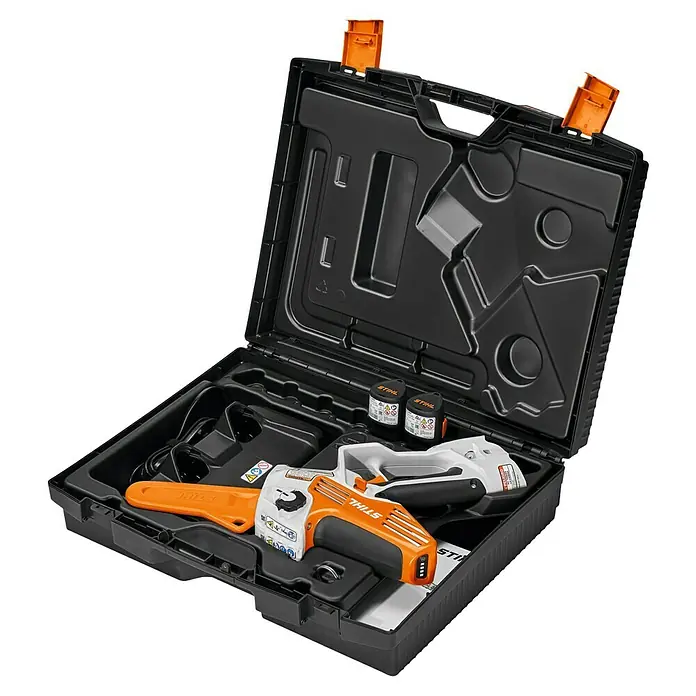 Stihl Akku-Astsäge GTA 40 - 2,59 Ah, Li-Ionen, 2 Akkus, Schwertlänge: 25 cm - Die STIHL Akku-Astsäge GTA 26 im Set, ideal für Baumpflege und Holzarbeiten. Praktisch verstaut im Koffer mit Zubehör.