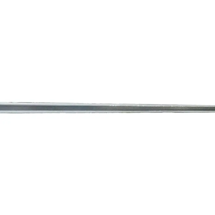 FA-Bausysteme Zaunpfosten Verstärkung - Höhe: 120 cm, Silber - Das Bild zeigt ein silbernes Metallprofil. Dieses Profil zeichnet sich durch seine längliche Form und die metallische Oberfläche aus.