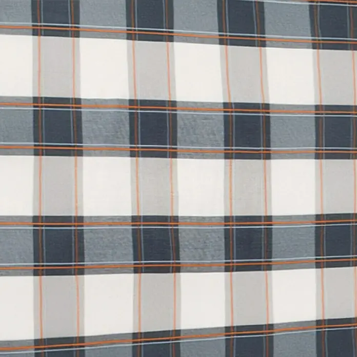 Doppler Bankauflage Sitzkissen - Grau Kariert, L x B x H: 110 x 45 x 6 cm, Baumwoll-Polyester-Mischgewebe - Nahaufnahme eines karierten Stoffmusters in Weiß-, Grau- und Blautönen mit feinen orangefarbenen Akzentlinien.