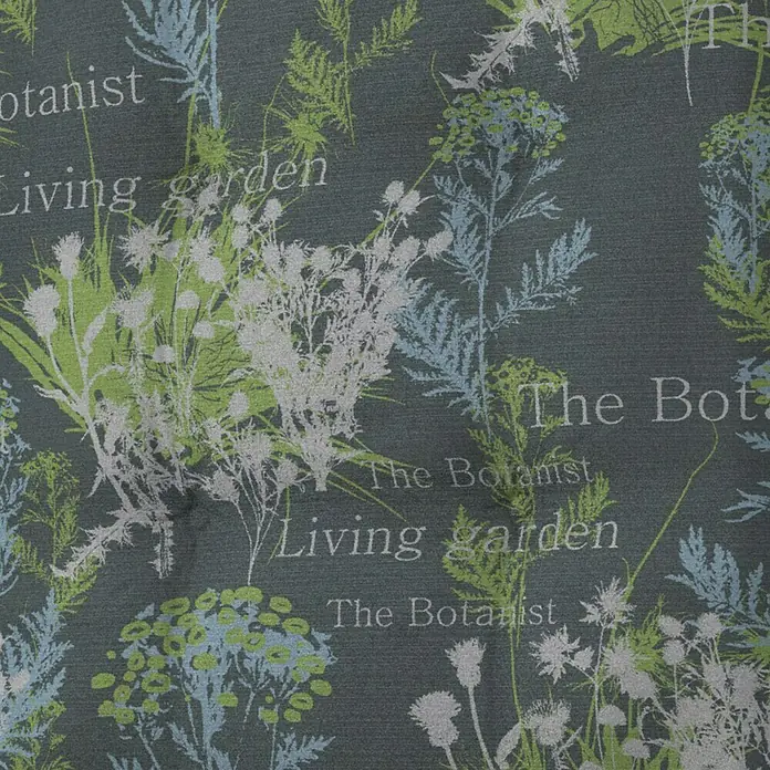 Doppler Gartenmöbel-Auflage Living - Botanist, L x B x H: 100 x 48 x 6 cm - Stoff mit botanischem Design, der die Aufschriften "Botaniker" und "Lebendiger Garten" enthält, ideal für Dekoration und kreative Projekte.