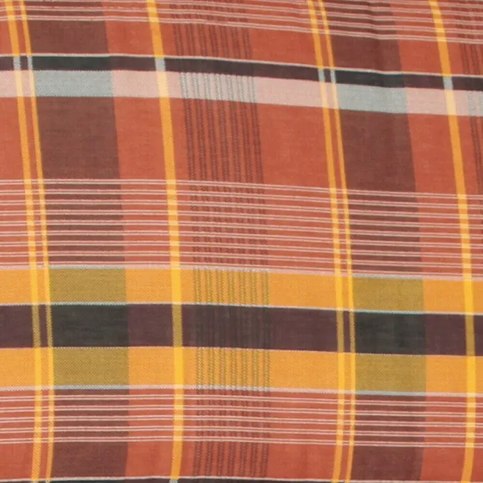 Doppler Bankauflage Sitzkissen - Orange Kariert, L x B x H: 150 x 45 x 6 cm, Baumwoll-Polyester-Mischgewebe - Nahaufnahme von kariertem Stoff in warmen Farben, ideal für Textilien und Designprojekte.