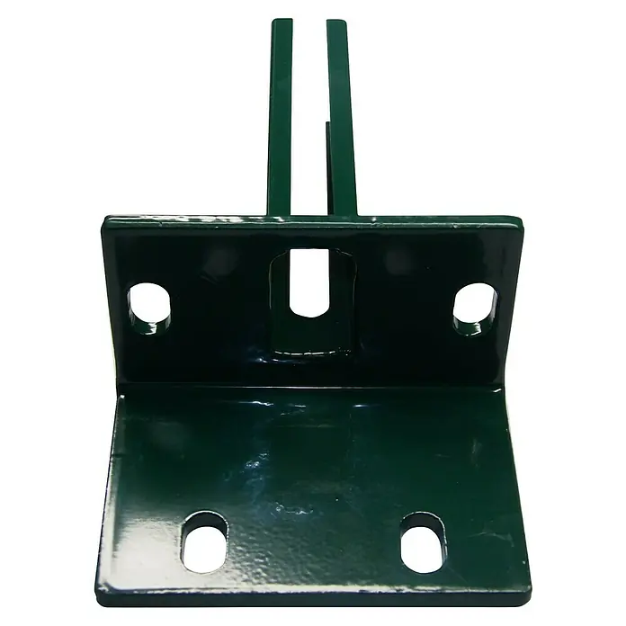 FA-Bausysteme Standfuß Eco L-Boden - Passend für: 40 x 60 mm Pfosten, Moosgrün - Nahaufnahme einer grünen Metallhalterung mit Löchern für Schrauben oder Bolzen. Befestigungselement für Bau- oder Montageprojekte.