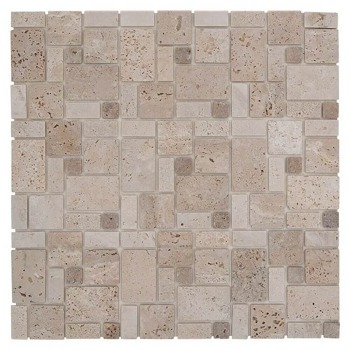 Selbstklebemosaik Travertin SAM 4CM14 -  - Nahaufnahme eines Mosaiks aus beigefarbenen Natursteinen in verschiedenen Formen und Größen, ideal für elegante Innenräume.