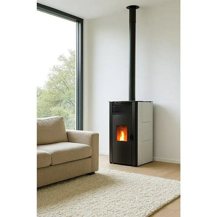 Estufa de pellets canalizable Gyda - 13,8 kW, Volumen de calefacción: 320 m³, Blanco - Acogedora sala de estar con estufa de pellets que brinda calidez y ambiente. La estufa sirve como punto focal, mejorando el confort de la estancia.