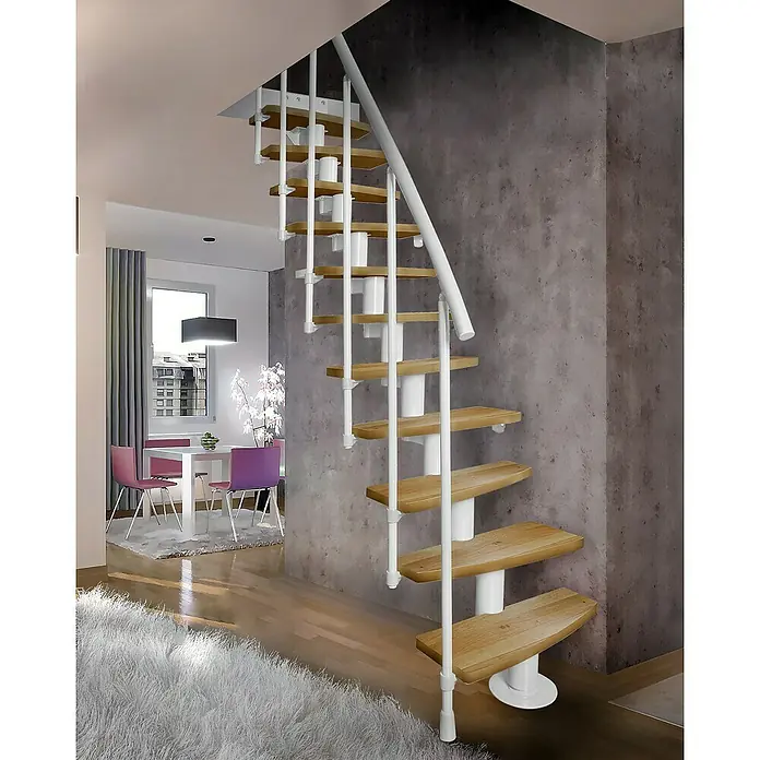 Atrium Raumspartreppe Mini Plus - Farbton Metall: RAL 9003, Breite: 60 cm, Buche, Geschosshöhe: 222 cm - 300 cm - Elegante Treppe mit Holzstufen und weißem Geländer. Diese stilvolle Treppe ist ein Blickfang in jedem modernen Wohnraum und bietet praktischen Nutzen.
