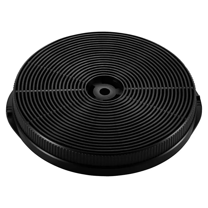 Respekta Aktivkohlefilter MIZ8000 - Gesamtstückzahl: 2 Stk., Passend für: Inselhaube Cara - Nahaufnahme eines runden, schwarzen Aktivkohlefilters für Dunstabzugshauben, der konzentrische Kreise und eine zentrale Befestigung zeigt.