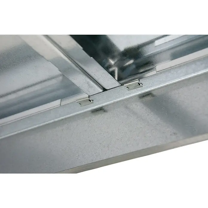 Schulte Metallregal Weitspannregal - H x B x T: 180 x 143 x 50 cm, Traglast pro Boden: 175 kg, Anzahl Böden: 4 Stk., Silber - Detailansicht von verzinktem Stahlblech mit Befestigungsclips, die die Konstruktion zusammenhalten. Fokus auf Stabilität und Bauqualität.