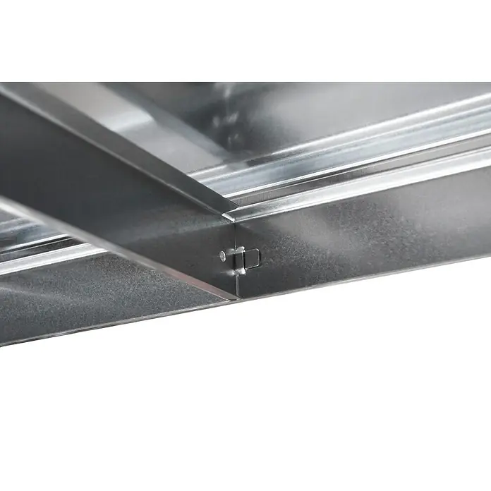 Schulte Metallregal Weitspannregal - H x B x T: 180 x 143 x 50 cm, Traglast pro Boden: 175 kg, Anzahl Böden: 4 Stk., Silber - Nahaufnahme eines Deckenrahmens aus Metall mit einer Klammer, die zwei Teile zusammenhält, was die stabile Struktur des Rahmens betont.