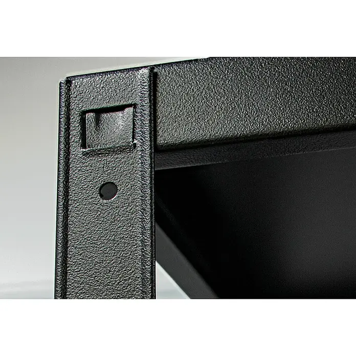 Schulte Metallregal Power Max - H x B x T: 190 x 100 x 40 cm, Traglast pro Boden: 65 kg, Anzahl Böden: 5 Stk., Stecken, Schwarz - Detailaufnahme einer robusten, schwarzen Metallkonstruktion, die durch ihre grobe Textur und präzisen Aussparungen besticht.
