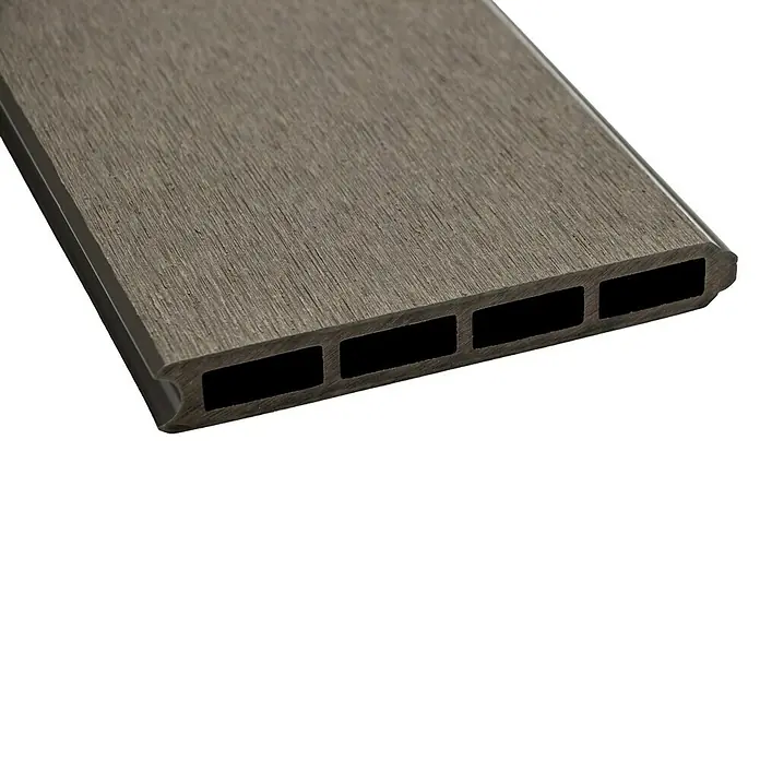 Joda Steckzaun-Element Kingston Einzelprofil - B x H: 14,7 x 178 cm, Steingrau, WPC - Detailansicht einer braunen Terrassendiele mit Hohlkammerprofil, ideal für langlebige und moderne Außenbereiche.