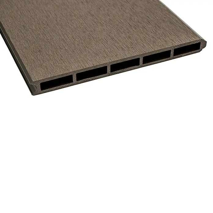 Joda Steckzaun-Element Kingston Einzelprofil Extrabreit - B x H: 22 x 178 cm, Steingrau, WPC - Profilansicht einer braunen WPC-Terrassendiele mit Hohlkammern. Ideal für langlebige und wartungsarme Außenbereiche.