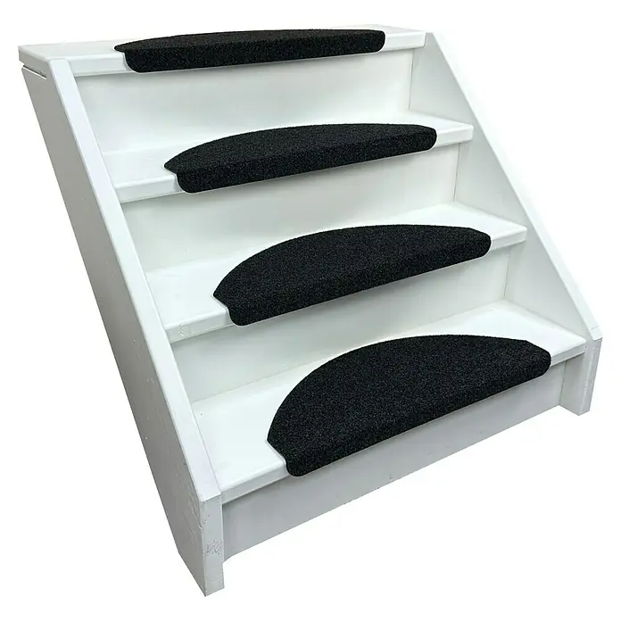 Stufenmatte Lima - 15 Stk., 22 x 65 cm, 100% Polypropylen, Anthrazit - Treppe mit schwarzen Teppichstufenauflagen.