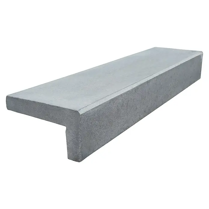 Diephaus Winkelstufe - 140 x 32 x 18 cm, Grau, Beton - Detailaufnahme einer grauen Betonstufe mit einer markanten L-Form, ideal für den Treppenbau und die Gartengestaltung.