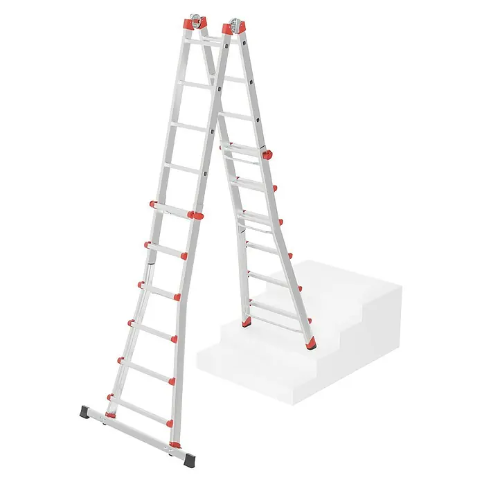 Hailo Mehrzweckleiter M80 4 x 6 - Anzahl Tritte: 24 Stk., Arbeitshöhe: 6,75 m, Belastbarkeit: 150 kg, Aluminium - Eine zusammenklappbare Mehrzweckleiter aus Aluminium mit roten Akzenten steht auf einem weißen, treppenartigen Untergrund.