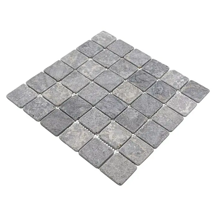 Mosaikfliese Quadrat Uni MOS TN48LG - 30,5 x 30,5 cm, Lichtgrau, Matt - Nahaufnahme eines quadratischen Mosaikfliesenmusters in Grautönen, ideal für Badezimmer- oder Küchenakzente, die eine robuste und doch elegante Textur bieten.