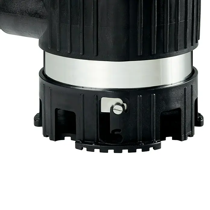 Metabo Schmutzwasserpumpe TPS 16000 S Combi - Max. Fördermenge: 16.000 l/h, Eintauchtiefe: 7 m - Detailansicht einer schwarzen Pumpe mit silberfarbenem Verschlussring, der die Verbindungselemente hervorhebt.