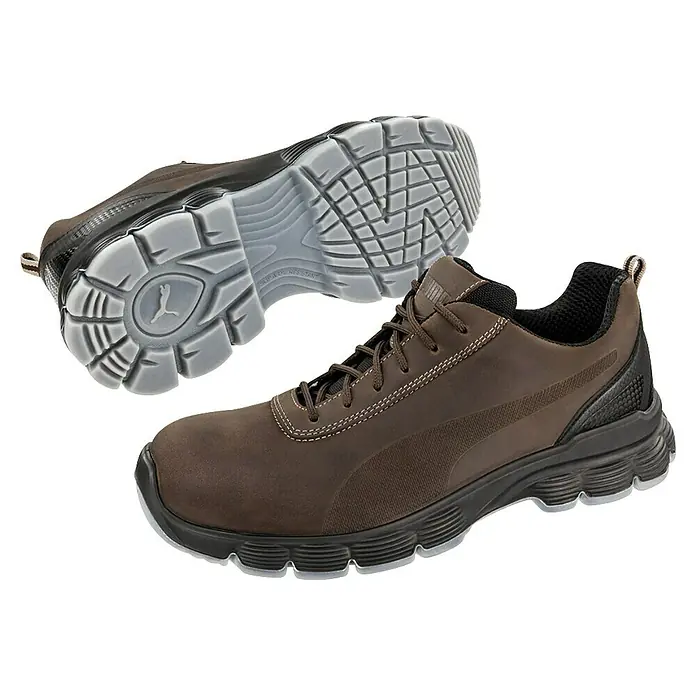 Puma Zapato bajo de seguridad Condor - 44, Clase de protección según EN ISO 20345: S3, Marrón/Negro - Un par de zapatos de seguridad Puma marrones, con un diseño robusto y una suela antideslizante para seguridad y comodidad.