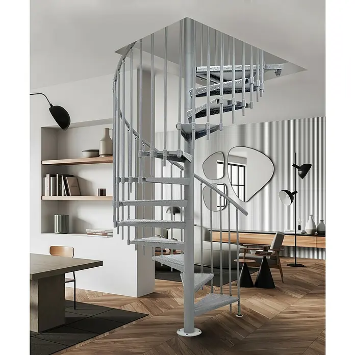 Atrium Spindeltreppe Heavy Metal Vertical - Farbton Metall: RAL 9006, Durchmesser: 144 cm, Riffelblech, Geschosshöhe: 280 cm - 300 cm - Spiralförmige Treppe aus Metall, die sich elegant in den Raum einfügt und eine moderne Note verleiht. Der Treppenaufgang ist platzsparend und stilvoll.