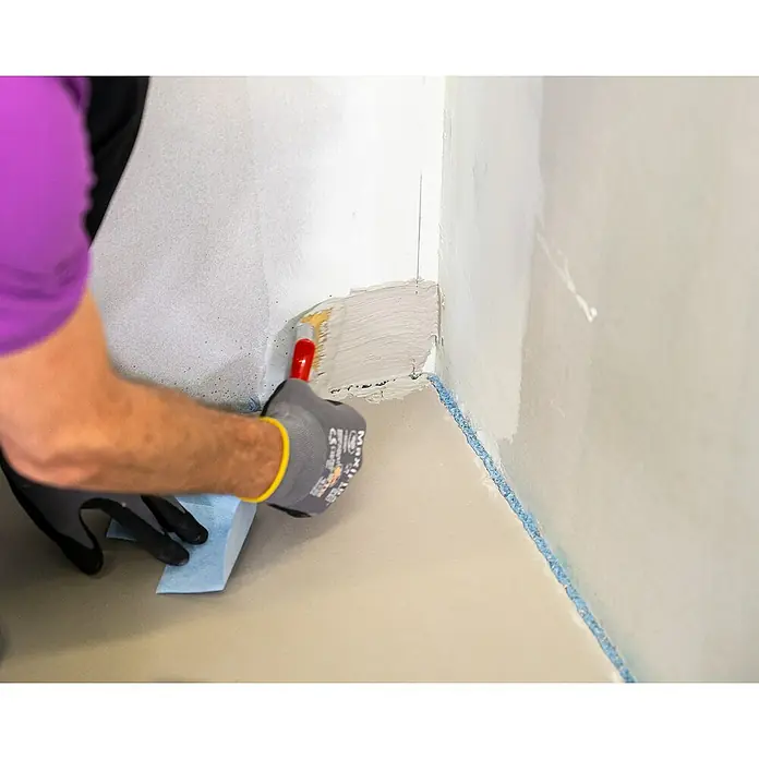 PCI Pecitape Dichtecke 90° Innen - Innenecke, 1 Stk. - Verputzen einer Ecke mit Spachtelmasse und Pinsel für ein glattes Finish. Perfekt für Renovierungen und Ausbesserungsarbeiten.