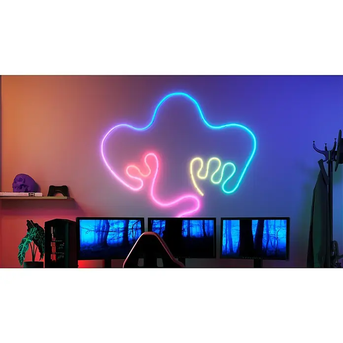 WiZ LED-Stripes Neon Flex - Länge: 10 m, RGBW - Das Gaming-Setup verfügt über einen dreifachen Monitor, einen Neon-Gorilla-Hintergrund und ein atmosphärisches Ambiente, ideal für Gaming-Enthusiasten.