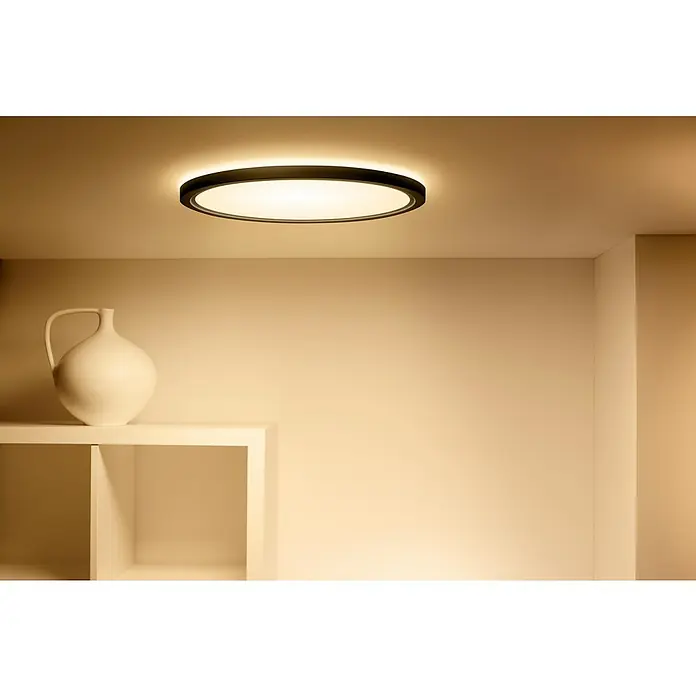 Philips Wiz Smart-LED-Deckenleuchte rund Tunable White & Color SuperSlim - 32 W, Ø x H: 55 x 4,8 cm, Schwarz, RGBW - Deckenleuchte im minimalistischen Design. Runde Deckenleuchte mit schwarzem Rand und warmweissem Licht, ideal für moderne Wohnräume.