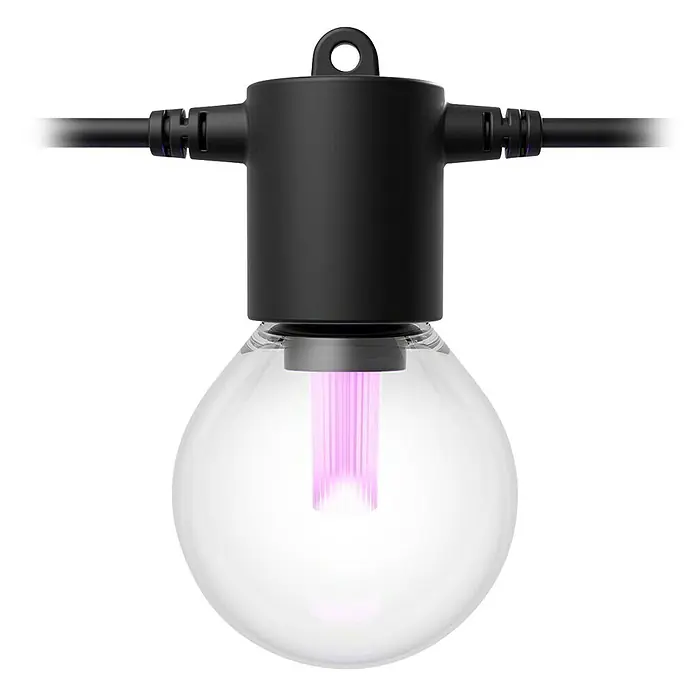 Philips Hue LED-Lichterkette Festavia Globe - 21 m, Anzahl Leuchtmittel: 30 Stk. - Nahaufnahme einer dekorativen Glühbirne mit violettem Licht, Teil einer Lichterkette, ideal für stimmungsvolle Beleuchtung.