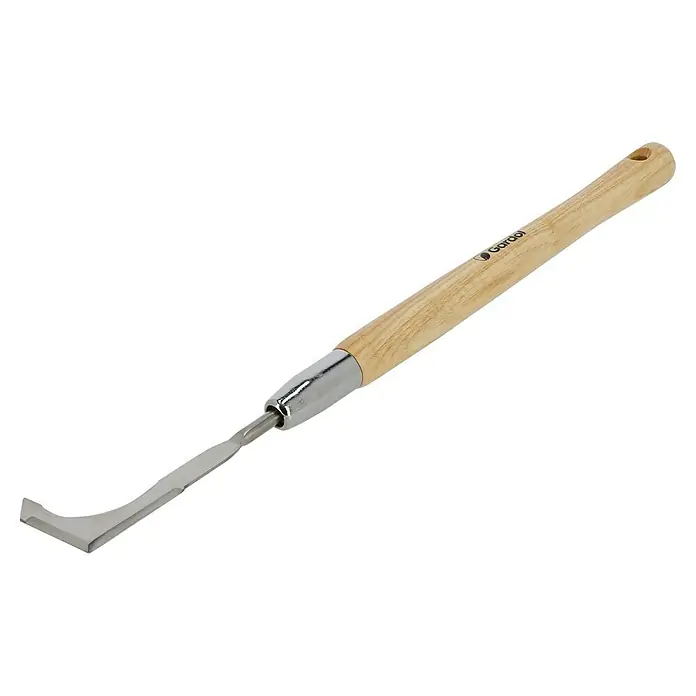 Gardol Fugenkratzer - Esche, Edelstahl, 56,5 cm - Nahaufnahme einer Fugenkratzer Gartenwerkzeug mit Holzgriff und gebogener Metallklinge.