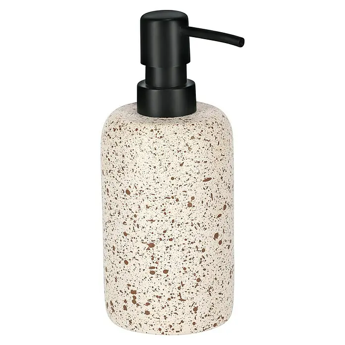 Camargue Seifenspender Stone Terrazzo - 7,5 x 7,5 x 18 cm, Polyresin, Beige/Braun - Ein stilvoller Seifenspender mit einem cremefarbenen, gesprenkelten Behälter und einem eleganten, mattschwarzen Spenderkopf. Perfekt für jedes Badezimmer.
