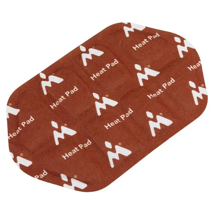 Montandor Heizkissen Heat Pad-Nachfüllpack - 6 Stk., 13 x 20 cm - Nahaufnahme eines Wärmepflasters mit wiederholtem Aufdruck von Logo und Text, ideal zur Schmerzlinderung.