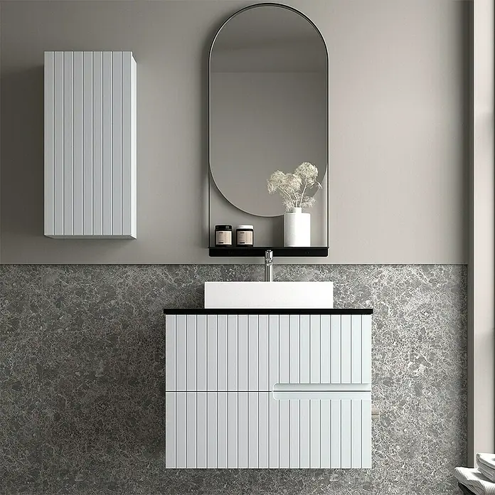 Duplach Mueble bajo de lavabo Abi - L x An x Al: 45 x 80 x 60 cm, Gris - Conjunto de baño moderno con tocador blanco y fondo de mármol gris.