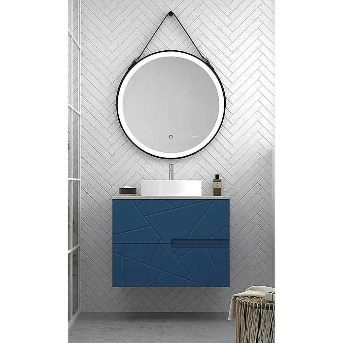 Duplach Mueble bajo de lavabo Gurla - L x An x Al: 45 x 60 x 60 cm, Oceano - Escena de baño con tocador azul de diseño geométrico y espejo redondo iluminado con LED colgado en la pared.