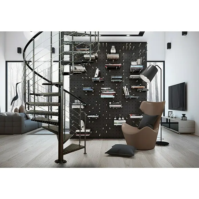 Atrium Spindeltreppe Heavy Metal - Farbton Metall: RAL 9005, Durchmesser: 119 cm, Riffelblech, Geschosshöhe: 280 cm - 300 cm - Ein schickes Wohnzimmer mit einer auffälligen Wendeltreppe und einem schwarzen Bücherregal mit vielen Büchern.