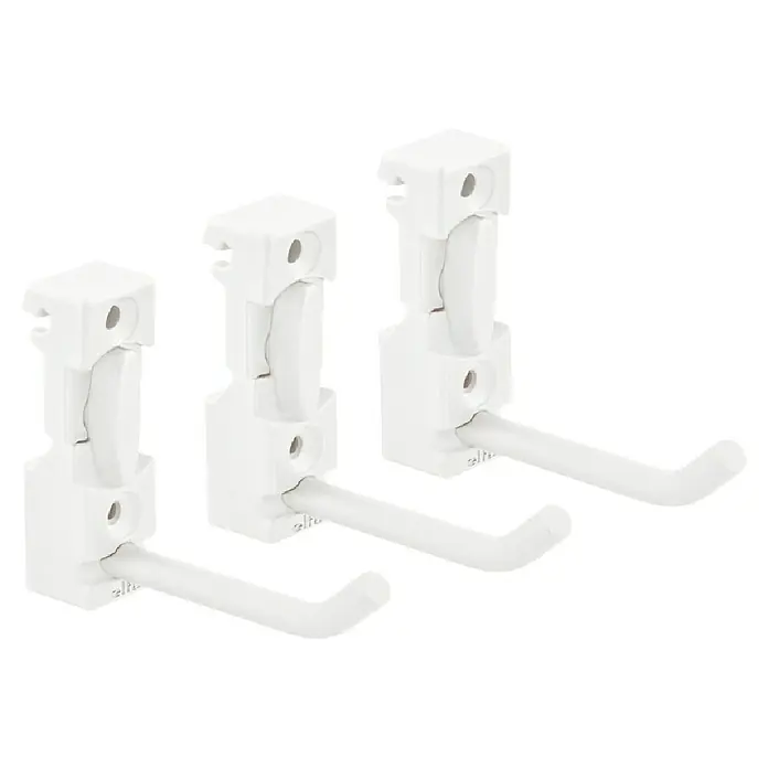 Elfa Garage+ by Elfa Haken - L x B x H: 9,4 x 2,3 x 7,2 cm, 3 Stk., Weiß - Drei weiße Elfa-Haken, die an einer schwarzen Wand befestigt sind, bieten eine praktische Aufbewahrungslösung.