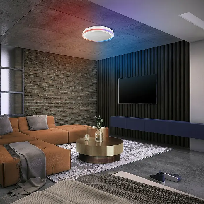 Osram Smart+ LED-Deckenleuchte rund Orbis Zest - Ø x H: 49 x 10 cm, Weiß, RGBW - Modernes Wohnzimmer mit LED-Deckenleuchte, die rote und blaue Farbakzente setzt, für eine stimmungsvolle Beleuchtung im Raum.