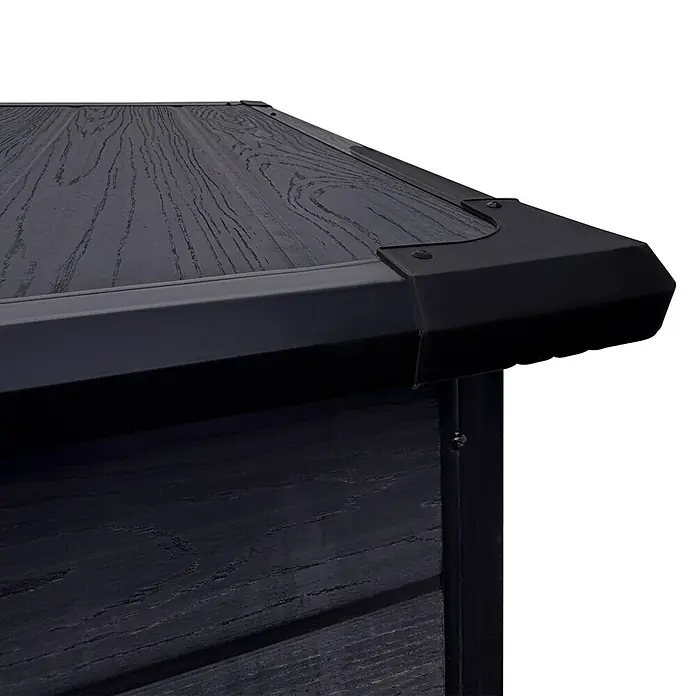 Gerätehaus Brest 6x6 - Außenmaß inkl. Dachüberstand (B x T): 181 x 181 cm, Kunststoff, Dunkelgrau - Nahaufnahme einer dunklen Holzkiste mit schwarzen Metallecken, die Stabilität und einen modernen Touch verleihen.