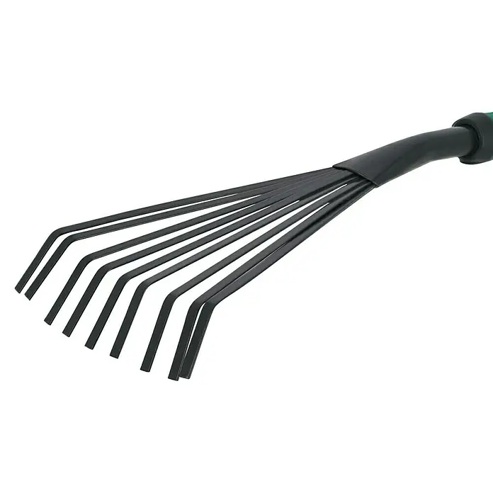 Gardol Hand-Kleinfeger - Arbeitsbreite: 12,5 cm, Anzahl Zinken: 9, Kurzstiel - Nahaufnahme eines Fächerbesens mit verzinkten Zinken und ergonomischem Griff, ideal für die Gartenarbeit zum Entfernen von Laub.