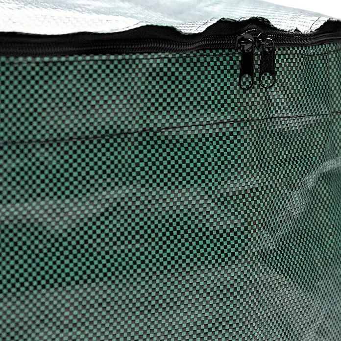Gardol Comfort Gartenabfallsack - 215 l, Ø x H: 60 x 76 cm - Nahaufnahme eines grünen, karierten Aufbewahrungssacks mit Reißverschluss, ideal für die Organisation von Gegenständen.