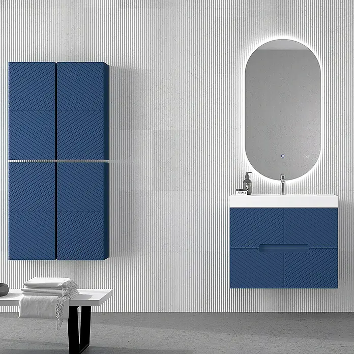 Duplach Mueble bajo de lavabo Kamet - L x An x Al: 45 x 60 x 60 cm, Oceano - Baño con espejo retroiluminado y armarios de baño azules con un patrón diagonal.