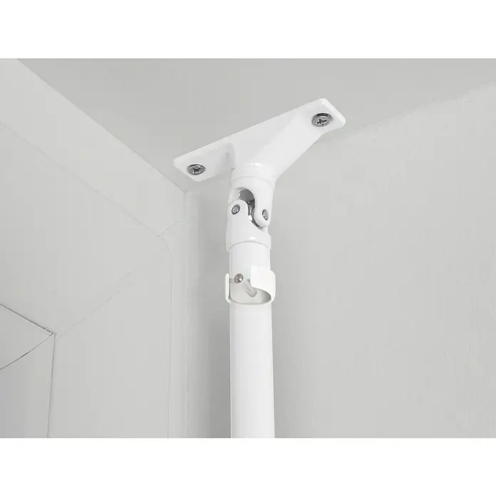 Schellenberg Sicherungsclip - Geeignet für: Kurbelbetriebene Rollläden - Nahaufnahme einer weißen Duschstange mit Befestigungselementen an einer weißen Wand, die eine einfache Installation im Badezimmer ermöglicht.