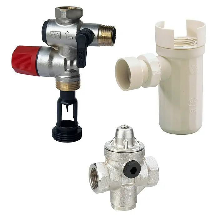 Sicherheitsgruppe - 5,25 x 10,6 x 14,1 cm, Mit Druckminderer - Produktabbildung mit verschiedenen Rohrverbindungsstücken und Ventilen für Sanitär- und Heizungsinstallationen.