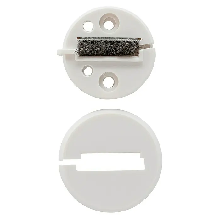 Schellenberg Gurtführung DUO - Rund, Rollladen-Maxi-Systeme, Zugluftdichtung, Weiß - Nahaufnahme eines runden, weißen Fenster- oder Türbürstendichtungsstücks, das zur Abdichtung und zum Schutz vor Zugluft verwendet wird.