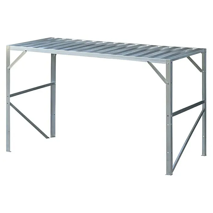 Halls Gewächshaus-Tisch - 120,8 x 76 cm, Aluminium, Eine Ablageebene - Das Bild zeigt eine graue Metallstruktur mit einem stabilen Dach, ideal für Unterstände oder Lager.