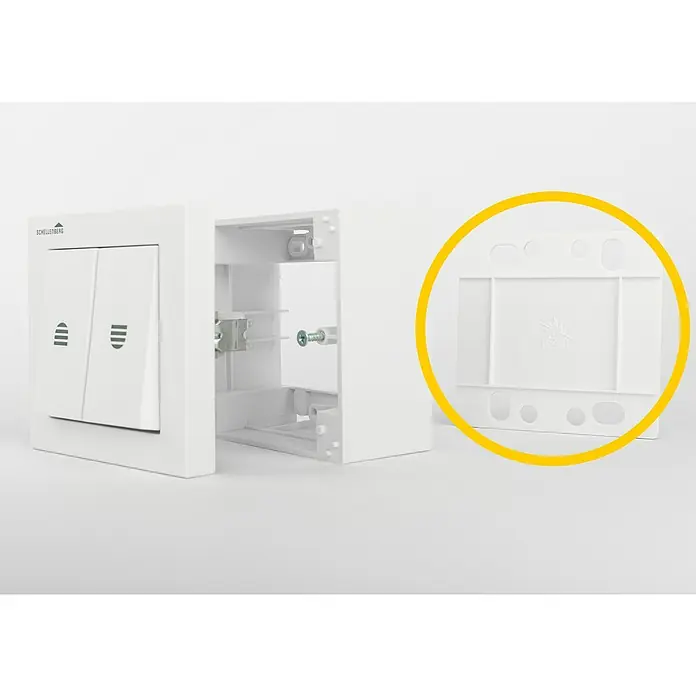 Schellenberg Aufputzrahmen - 39 x 82 x 82 mm, Weiß - Nahaufnahme eines Schellenberg-Doppelrollladenschalters mit Gehäuse und Montageplatte, die für die Installation erforderlich ist.