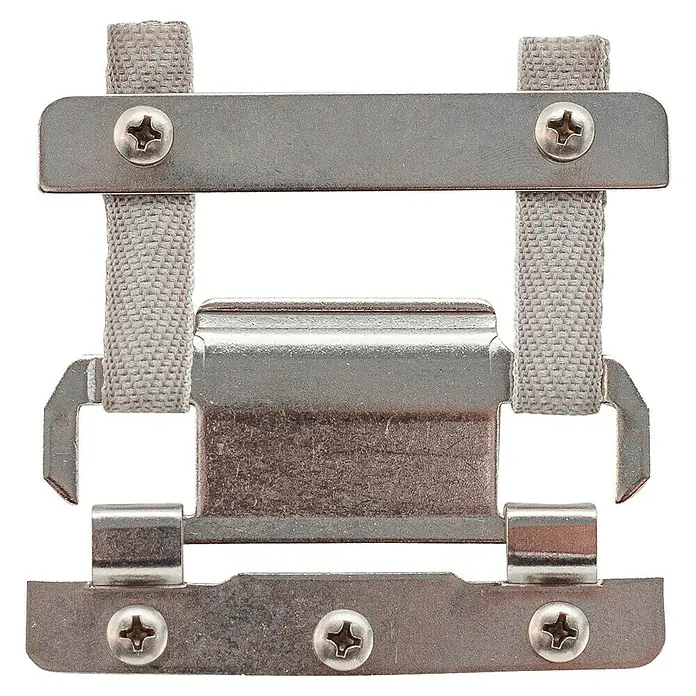 Schellenberg Hochschiebesicherung - Geeignet für: Rollladen-Maxi-Systeme, 2 Stk. - Nahaufnahme eines metallischen Sicherungsmechanismus, befestigt mit Schrauben und verstärkt durch Textilbänder, vor schwarzem Hintergrund.