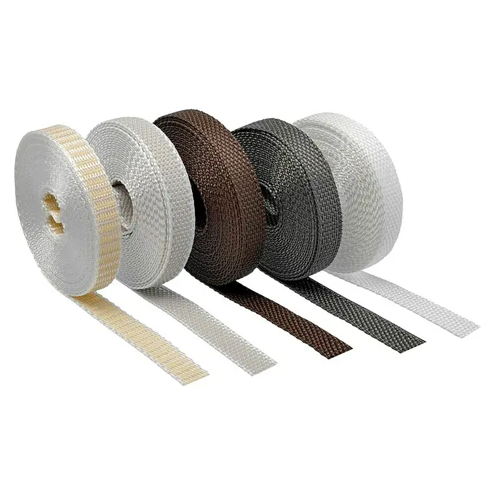 Schellenberg Rollladengurt Mini - Beige, Länge: 4,5 m, Gurtbreite: 14 mm - Eine Nahaufnahme von mehreren Rollen Gurtband in verschiedenen Farben, ideal für Bastelarbeiten und industrielle Anwendungen.